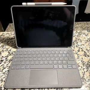 iPad Logitech Combo Touch Keyboard Case